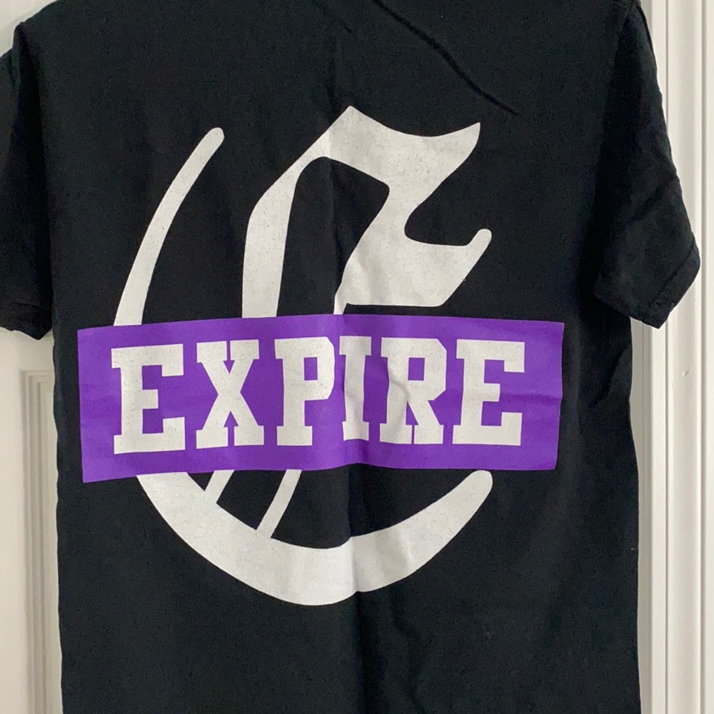 Hardcore black band tee Expire (men’s small)